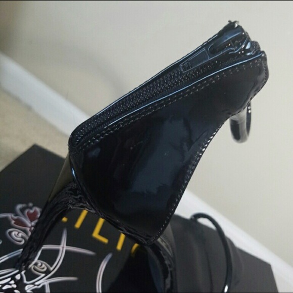 Two strap heels - Picture 3 of 3